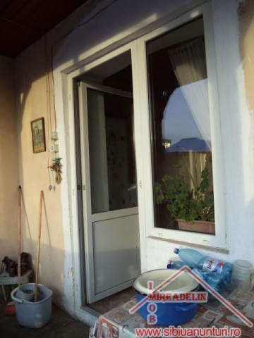 vand-apartament-4-camere-la-casa-central-7