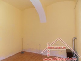 inchiriez-spatiu-comercial-18-mpzona-ultracentrala-1