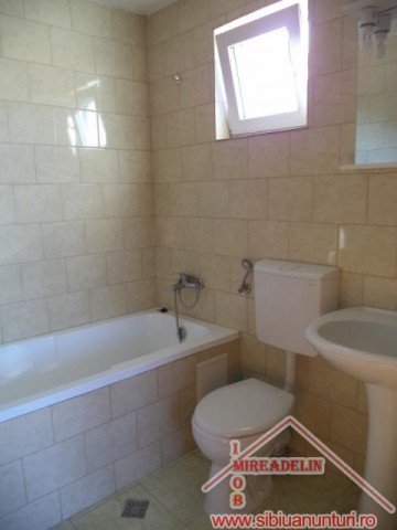 inchiriez-mansarda-3-camere-valea-aurie-4