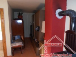 vand-casa-3-camere-in-rasinari-zona-centrala-2