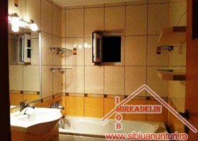inchiriez-apartament-3-camere-lux-strand-5