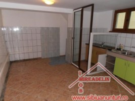 inchiriez-spatiu-comercial-131-mp-str-9-mai-5