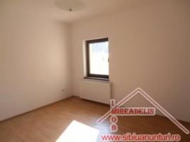 inchiriez-vila-5-camere-pe-zona-trei-stejari-4