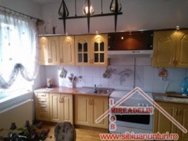 inchiriez-apartament-la-casa-3-camere-central-6