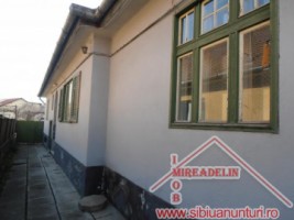 vand-casa-3-camere-in-zona-strazii-lunga
