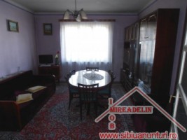 vand-casa-3-camere-in-zona-strazii-lunga-1