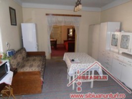 vand-casa-3-camere-in-zona-strazii-lunga-2
