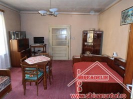 vand-casa-3-camere-in-zona-strazii-lunga-3