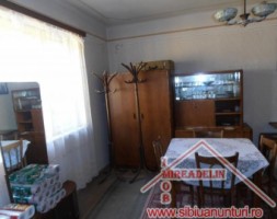vand-casa-3-camere-in-zona-strazii-lunga-4
