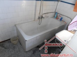 vand-casa-3-camere-in-zona-strazii-lunga-5
