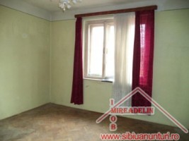 vand-apartament-2-camere-la-casa-central