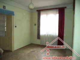 vand-apartament-2-camere-la-casa-central-2