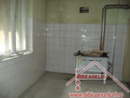 vand-apartament-2-camere-la-casa-central-4