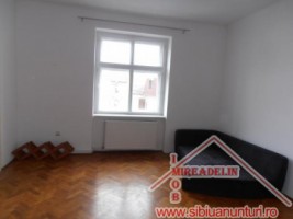 inchiriez-apartament-3-camere-la-vila-sub-arini-1