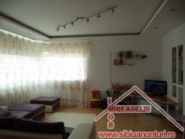 vand-apartament-3-camere-zona-piata-sadu
