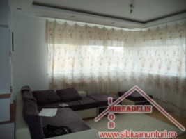 vand-apartament-3-camere-zona-piata-sadu-1