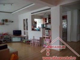 vand-apartament-3-camere-zona-piata-sadu-2