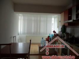 vand-apartament-3-camere-zona-piata-sadu-3