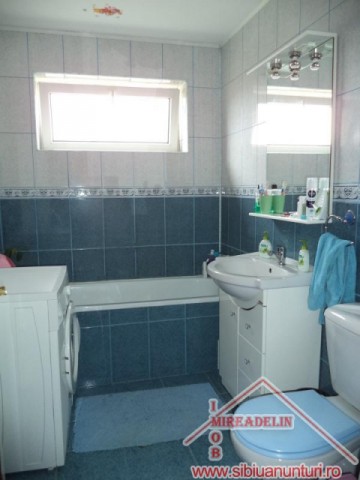 vand-apartament-3-camere-zona-piata-sadu-5