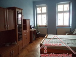 inchiriez-apartament-3-camere-la-casa-central-1