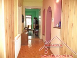inchiriez-apartament-3-camere-la-casa-central-5
