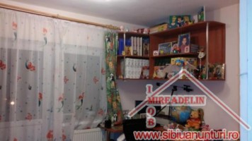 vand-apartament-3-camere-zona-vasile-aaron-3