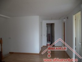 inchiriez-mansarda-3-camere-zona-strand-2
