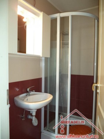 inchiriez-mansarda-3-camere-zona-strand-3