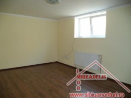 inchiriez-apartament-3-camere-valea-aurie-1