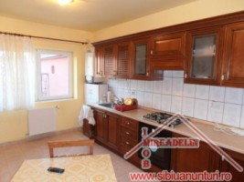 vand-casa-3-camere-zona-gusterita-3