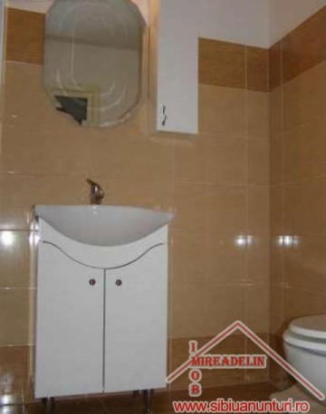 vand-garsoniera-lux-zona-piata-sadu-3