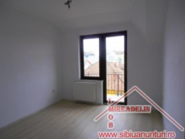 inchiriez-apartament-3-camere-calea-cisnadiei-2