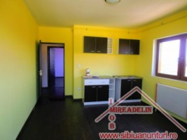 vand-apartament-3-camere-selimbar