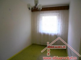 inchiriez-apartament-3-camere-valea-aurie-2