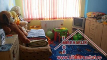 vand-apartament-3-camere-zona-piata-rahova-5