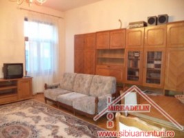vand-apartament-3-camere-zona-parcul-sub-arini
