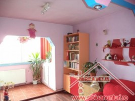 vand-apartament-3-camere-semaforului
