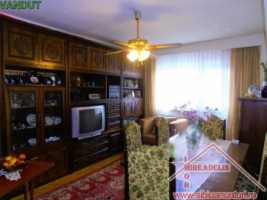 vand-apartament-3-camere-zona-rahova