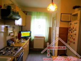 vand-apartament-3-camere-zona-rahova-4