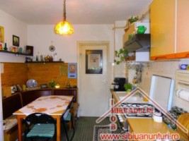 vand-apartament-3-camere-zona-rahova-5