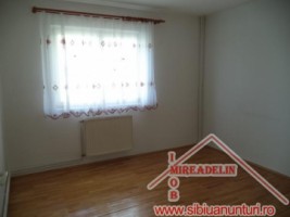 inchiriez-apartament-4-camere-strand-3