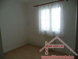 inchiriez-apartament-4-camere-strand-5