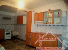 inchiriez-apartament-3-camere-zona-piata-cibin-3