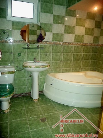 inchiriez-apartament-3-camere-zona-piata-cibin-4