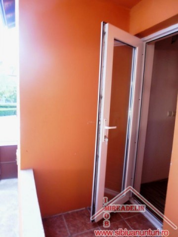 inchiriez-apartament-3-camere-zona-piata-cibin-6