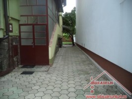 inchiriez-apartament-3-camere-zona-calea-dumbravii-12