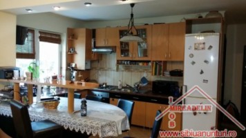 vand-apartament-de-lux-la-casa-3-camere-str-9-mai-1