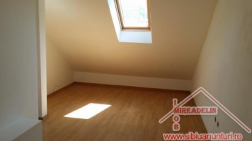 vand-urgent-3-camere-mansarda-zona-valea-aurie-4