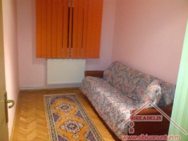 inchiriez-apartament-3-camere-valea-aurie-1