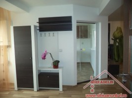 inchiriez-apartament-3-camere-zona-piata-cluj-1
